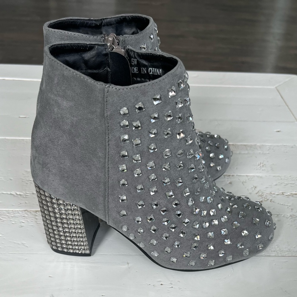 Joan Boyce Rhinestone Bootie Grey with Block Heel Size 6.5‎ Wide